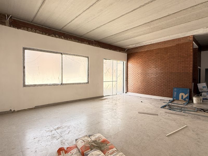 Brand-New High-Clearance  1057m2 Warehouse in Prime Samrand Logistics Hub - Photo 3