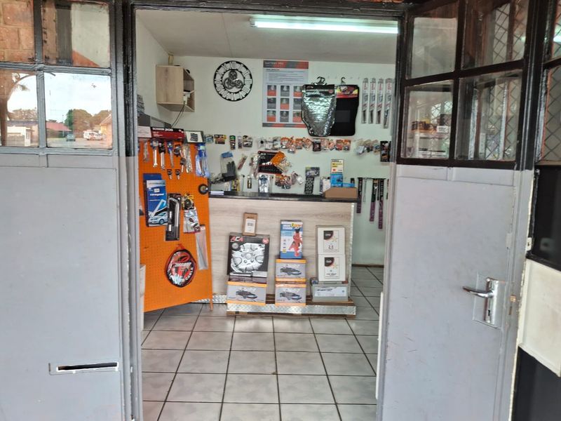 Prime Commercial Shop For Sale - Photo 3