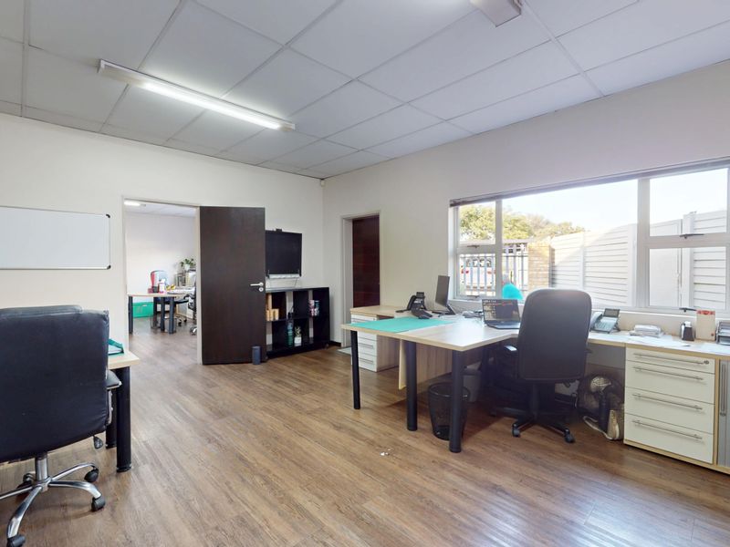 Spacious 7452m2 workshop for sale in Boksburg East—ideal for your business expansion or investment! - Photo 10