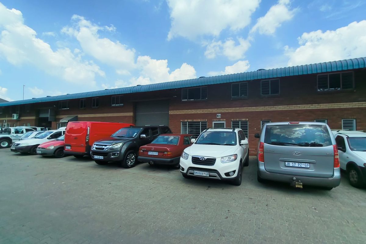 Versatile 271m2  Warehouse, High-Clearance Industrial Unit To Let in Hennopspark - Photo 2