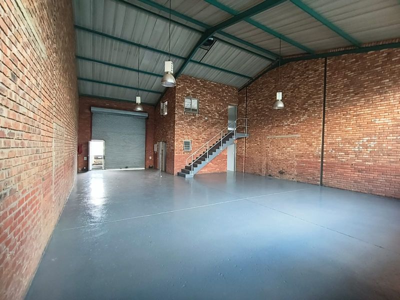 Compact 174m2 Warehouse To Let in Hennopspark, Secure and Immediate Occupation - Photo 4