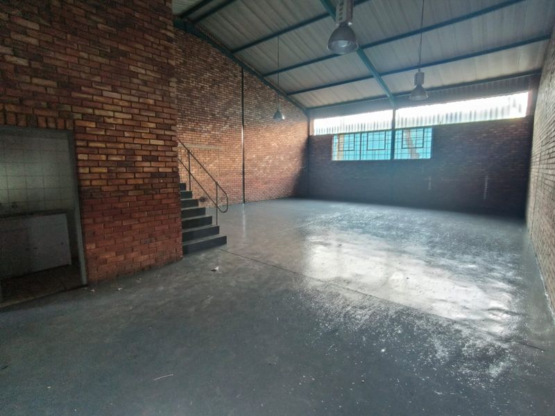 Compact 174m2 Warehouse To Let in Hennopspark, Secure and Immediate Occupation - Photo 2