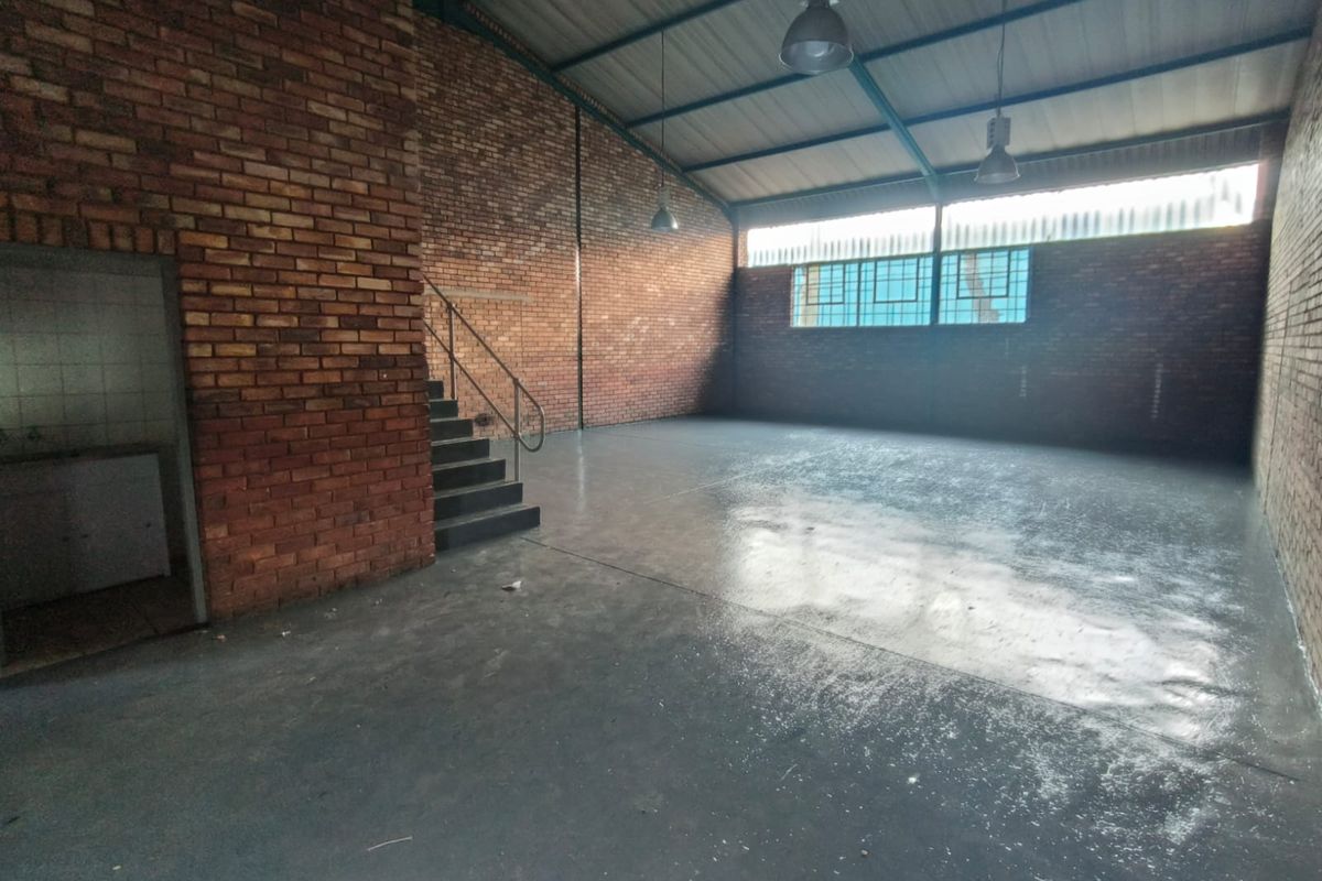 Compact 174m2 Warehouse To Let in Hennopspark, Secure and Immediate Occupation - Photo 2