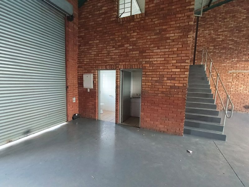 Compact 174m2 Warehouse To Let in Hennopspark, Secure and Immediate Occupation - Photo 3