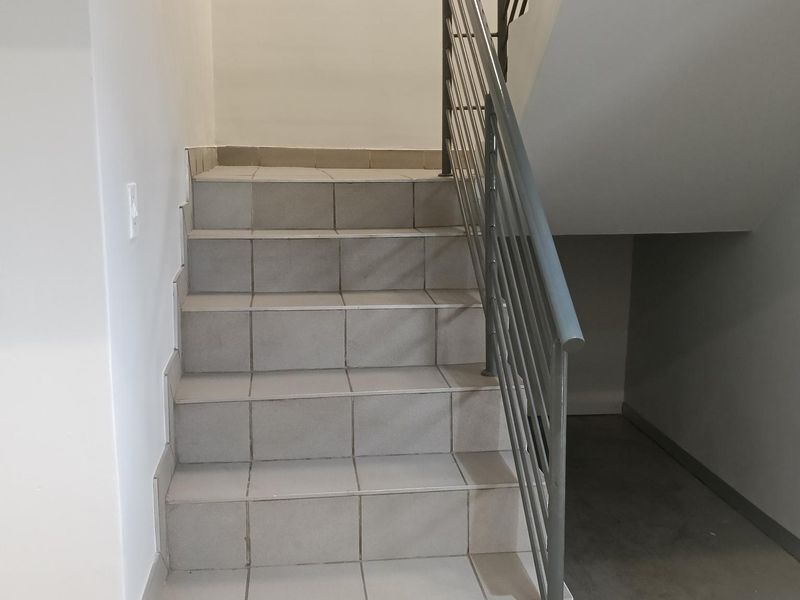 Renovated workshop to let - Photo 10