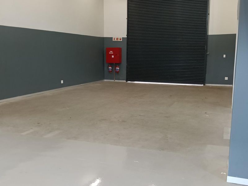 Renovated workshop to let - Photo 3