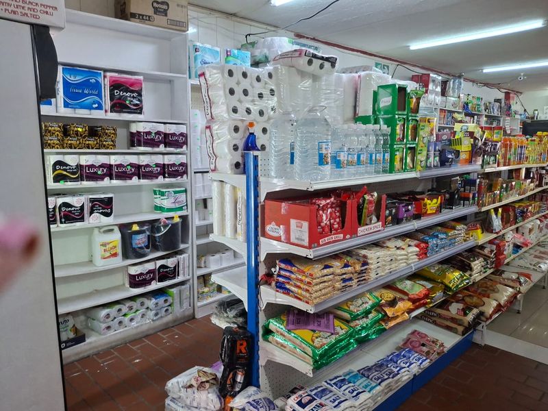 Attractive Commercial Shop For Sale - Photo 3