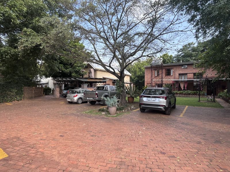 Excuisite Guesthouse in Hatfield - Photo 4