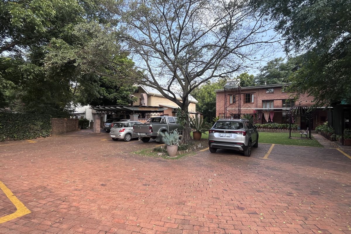 Excuisite Guesthouse in Hatfield - Photo 4