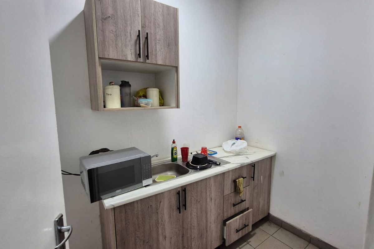 Accessible Versatile 772m2 Warehouse To Let in Samcor Park, Pretoria East, Secure Industrial Hub - Photo 4