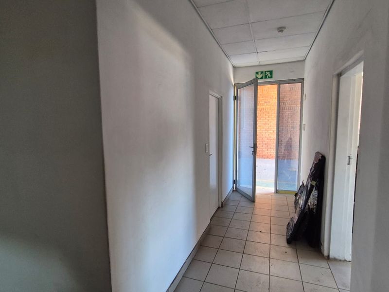 Accessible Versatile 772m2 Warehouse To Let in Samcor Park, Pretoria East, Secure Industrial Hub - Photo 2