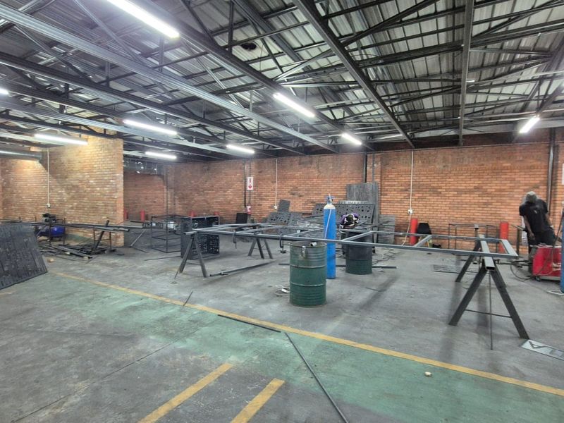 Ready-To-Operate Secure 1,342m2 Warehouse and offices in Samcor Park, Pretoria East - Photo 6