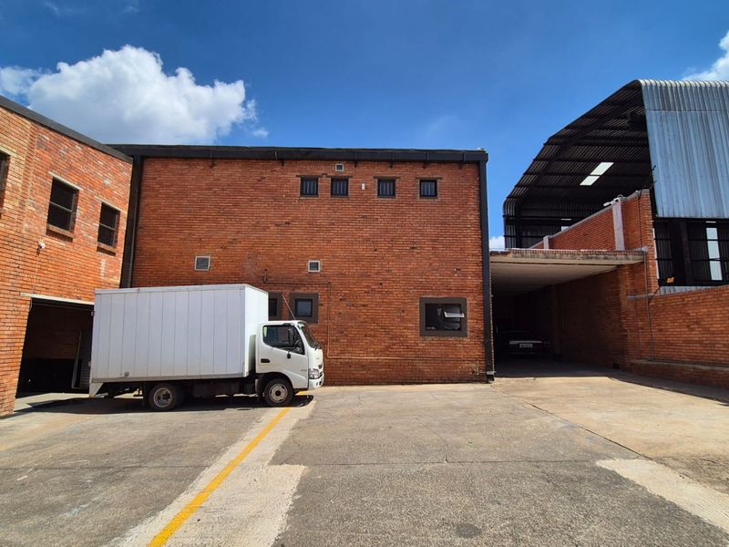 Ready-To-Operate Secure 1,342m2 Warehouse and offices in Samcor Park, Pretoria East - Photo 8