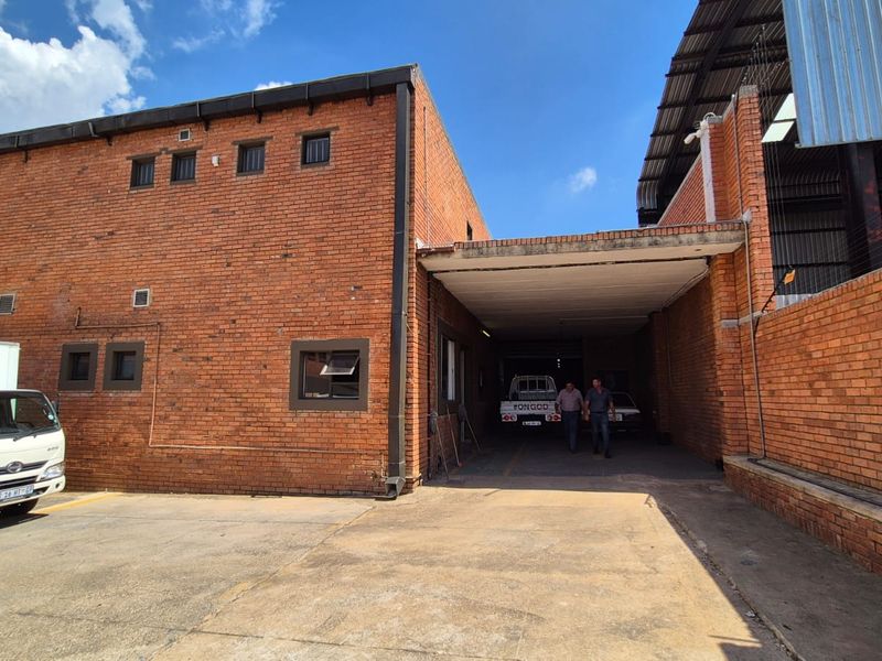 Ready-To-Operate Secure 1,342m2 Warehouse and offices in Samcor Park, Pretoria East - Photo 7
