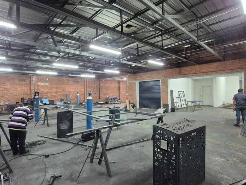 Ready-To-Operate Secure 1,342m2 Warehouse and offices in Samcor Park, Pretoria East - Photo 5