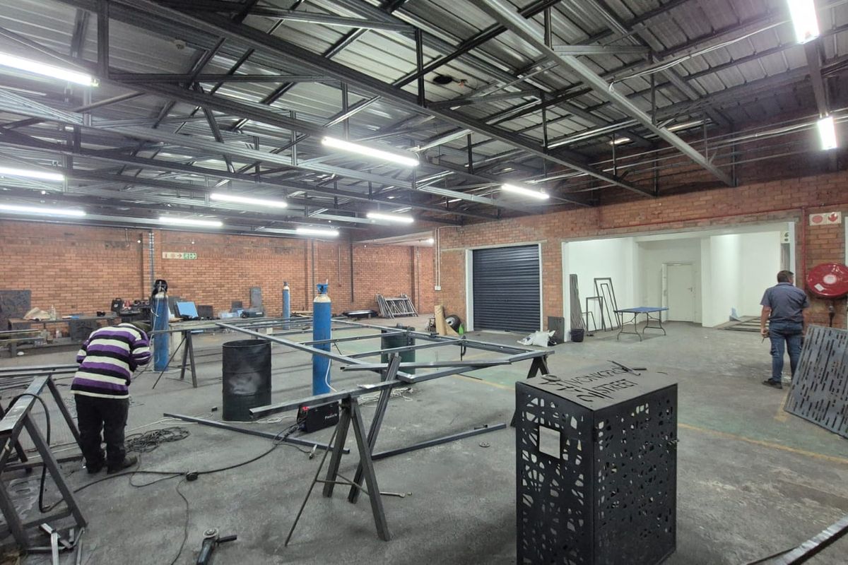 Ready-To-Operate Secure 1,342m2 Warehouse and offices in Samcor Park, Pretoria East - Photo 5