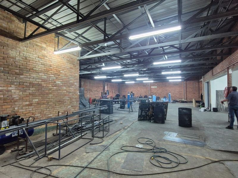 Ready-To-Operate Secure 1,342m2 Warehouse and offices in Samcor Park, Pretoria East - Photo 3