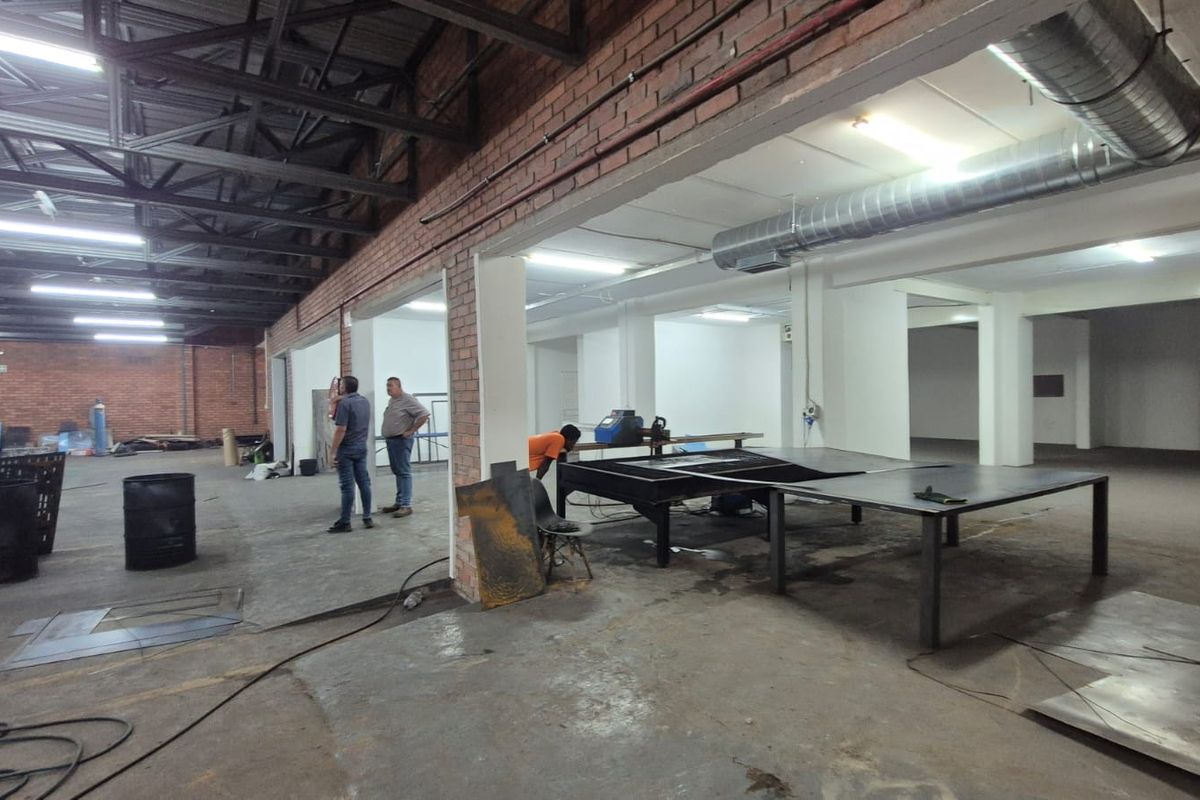 Ready-To-Operate Secure 1,342m2 Warehouse and offices in Samcor Park, Pretoria East - Photo 4