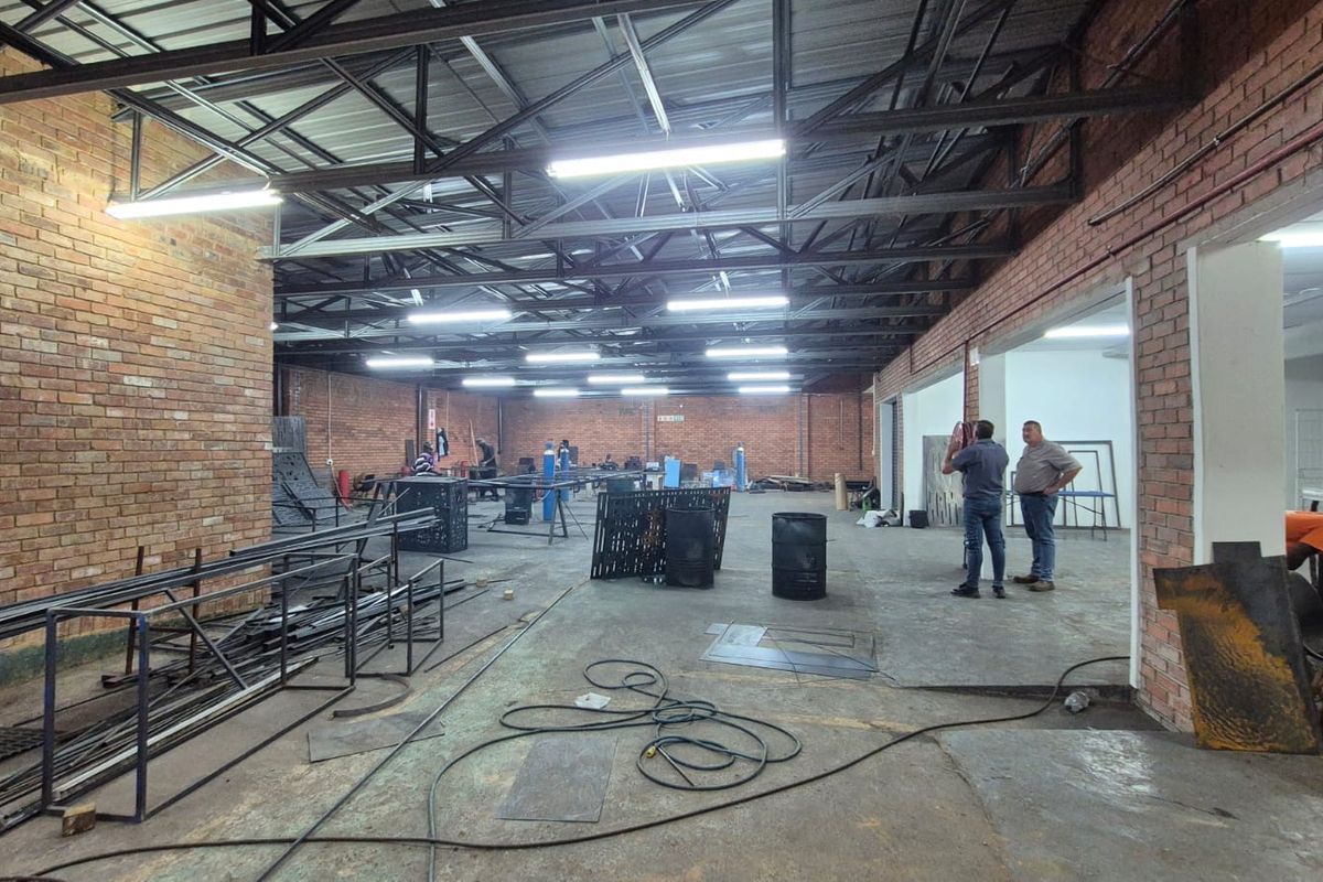 Ready-To-Operate Secure 1,342m2 Warehouse and offices in Samcor Park, Pretoria East - Photo 2