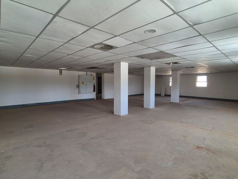 Ready-To-Operate Secure 1,342m2 Warehouse and offices in Samcor Park, Pretoria East - Photo 10