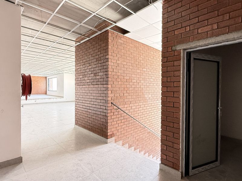 Ultra-Modern High-Clearance 1,057m2 Warehouse, Prime Samrand Logistics Hub with N1 Access - Photo 9