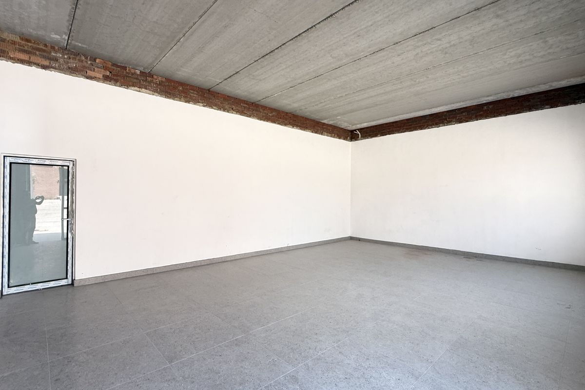 Ultra-Modern High-Clearance 1,057m2 Warehouse, Prime Samrand Logistics Hub with N1 Access - Photo 3