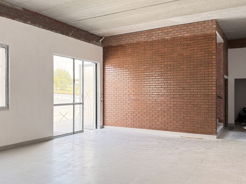 Ultra-Modern High-Clearance 1,057m2 Warehouse, Prime Samrand Logistics Hub with N1 Access - Photo 5