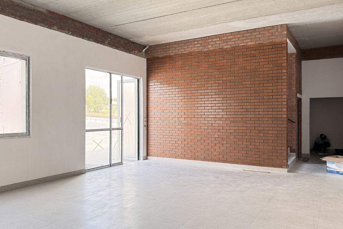 Ultra-Modern High-Clearance 1,057m2 Warehouse, Prime Samrand Logistics Hub with N1 Access - Photo 5