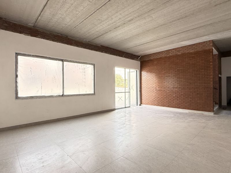 Ultra-Modern High-Clearance 1,057m2 Warehouse, Prime Samrand Logistics Hub with N1 Access - Photo 4