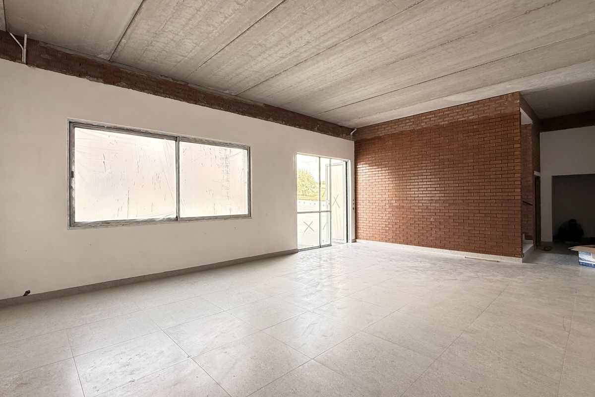 Ultra-Modern High-Clearance 1,057m2 Warehouse, Prime Samrand Logistics Hub with N1 Access - Photo 4