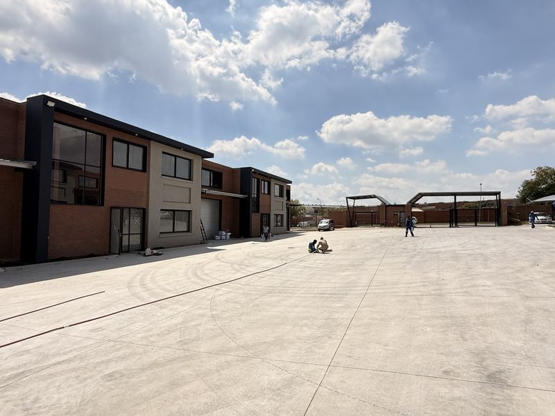 Ultra-Modern High-Clearance 1,057m2 Warehouse, Prime Samrand Logistics Hub with N1 Access - Photo 2