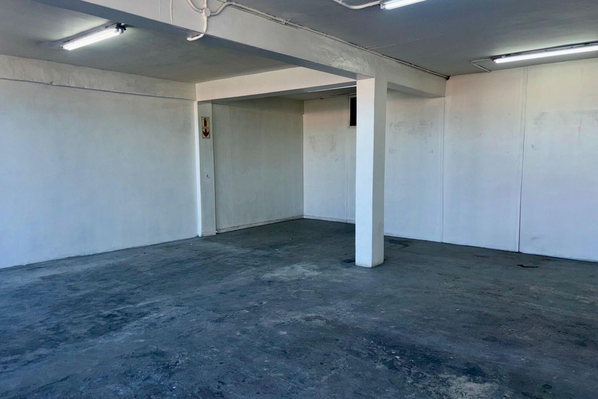 Versatile Industrial Unit with Shopfront Exposure - Photo 2