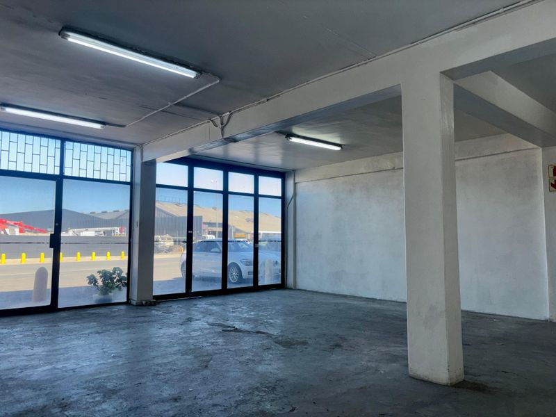 Versatile Industrial Unit with Shopfront Exposure - Photo 4