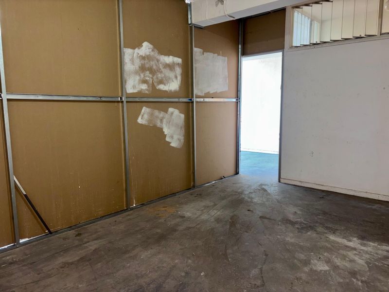 Versatile Industrial Unit with Shopfront Exposure - Photo 7