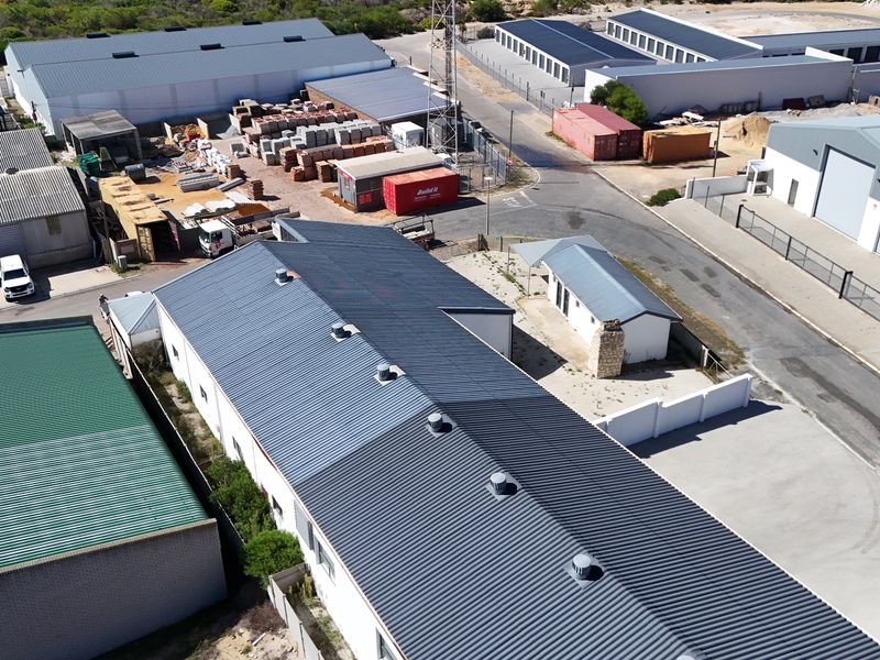 Recently updated industrial unit for Sale in Struisbaai - Photo 2