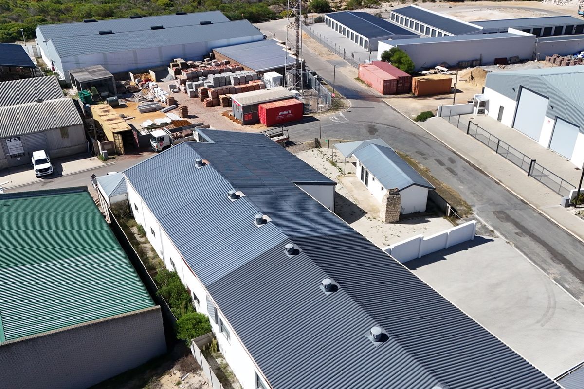 Recently updated industrial unit for Sale in Struisbaai - Photo 2