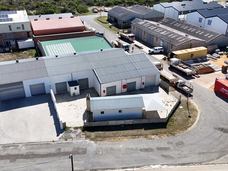 Recently updated industrial unit for Sale in Struisbaai - Photo 4