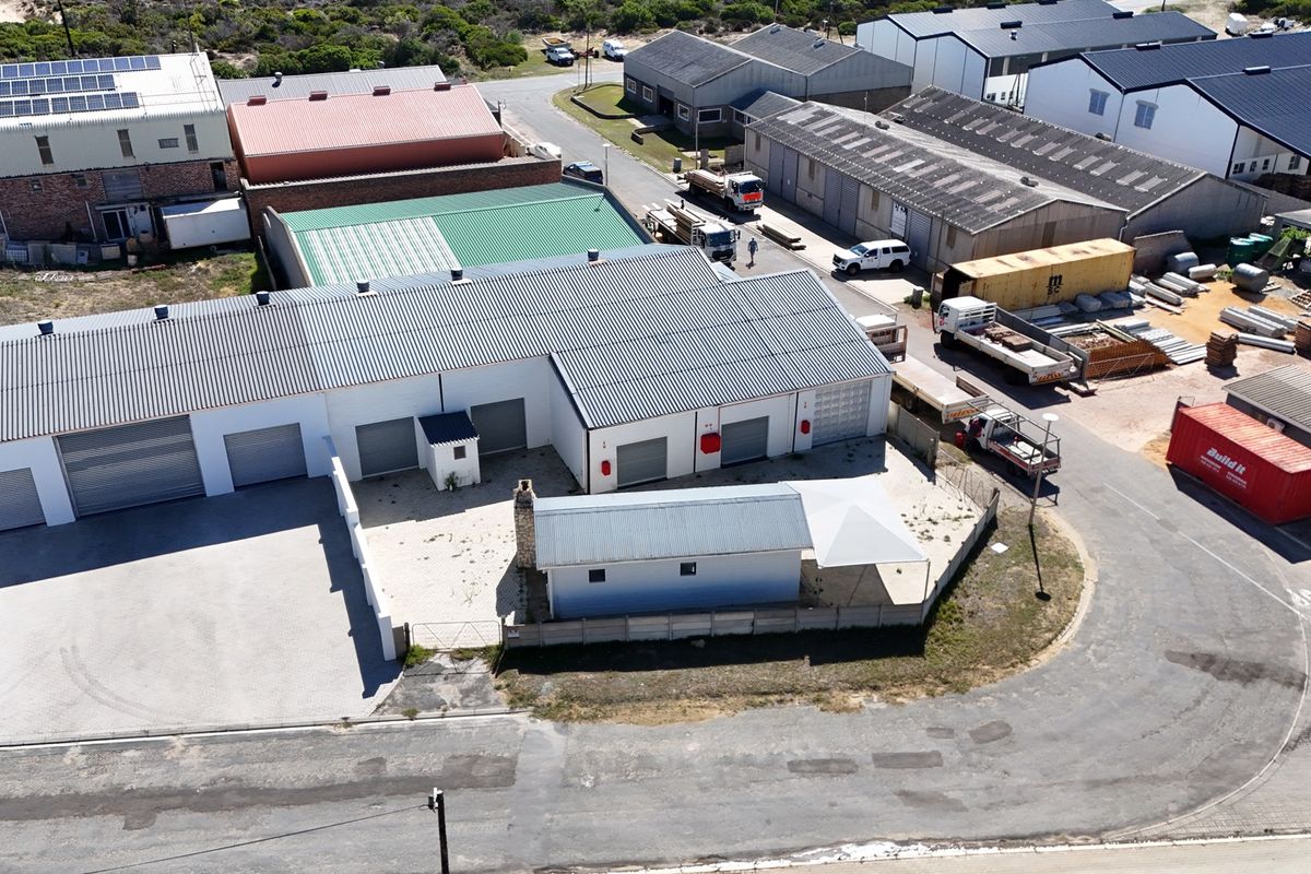 Recently updated industrial unit for Sale in Struisbaai - Photo 4