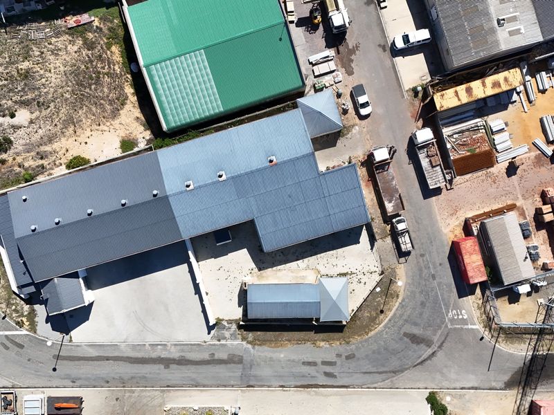 Recently updated industrial unit for Sale in Struisbaai - Photo 5