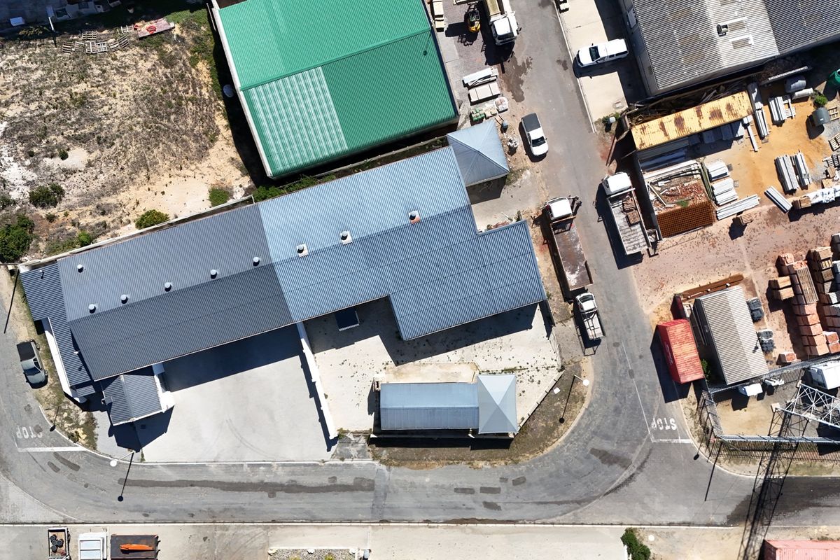 Recently updated industrial unit for Sale in Struisbaai - Photo 5