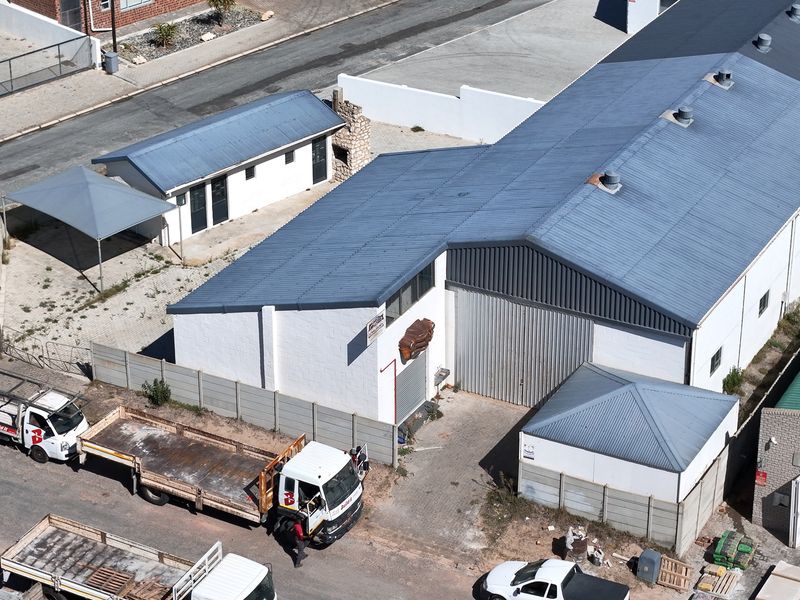 Recently updated industrial unit for Sale in Struisbaai - Photo 9