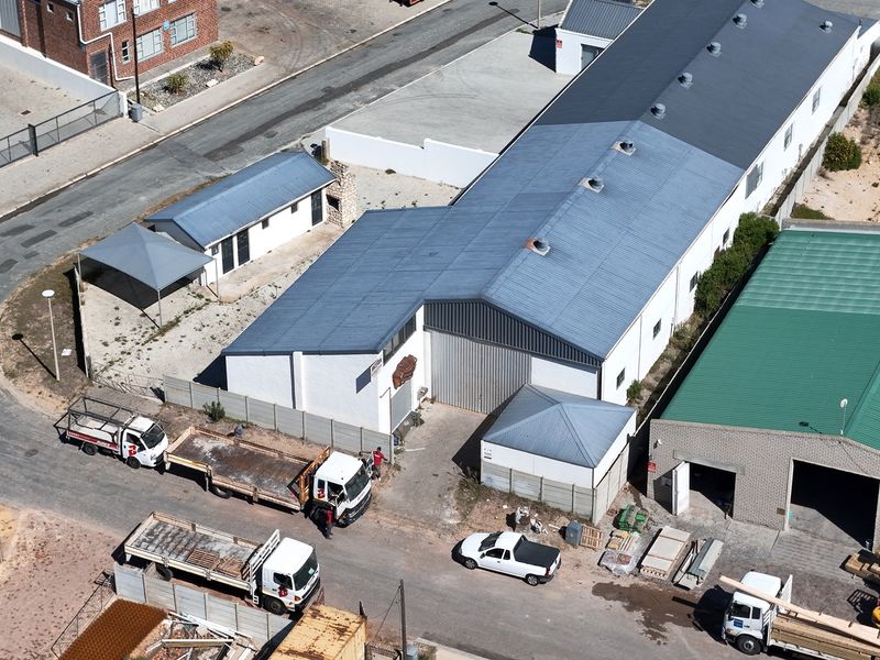 Recently updated industrial unit for Sale in Struisbaai - Photo 8