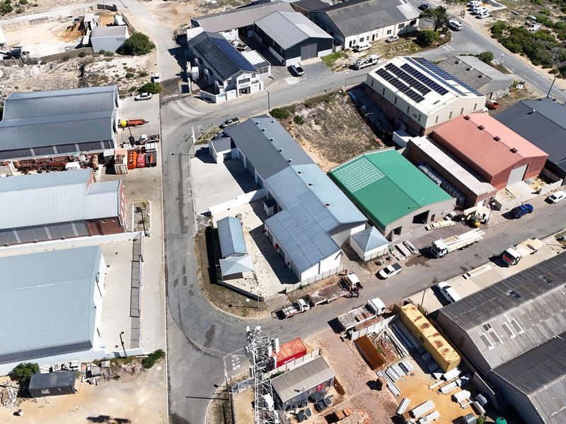 Recently updated industrial unit for Sale in Struisbaai - Photo 6
