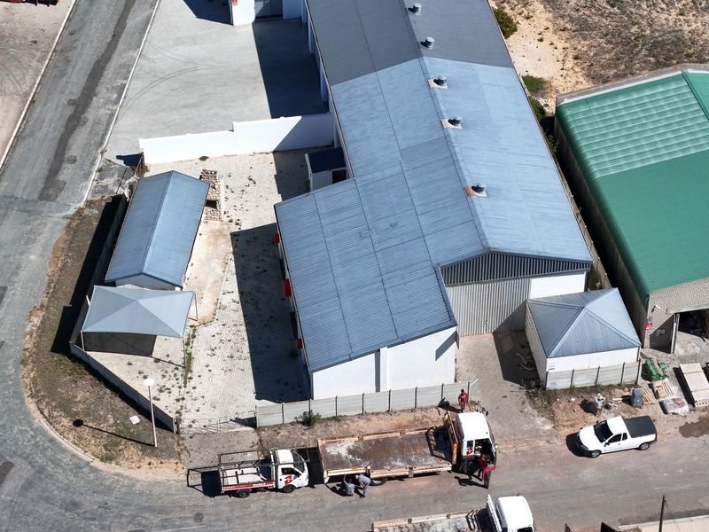 Recently updated industrial unit for Sale in Struisbaai - Photo 7