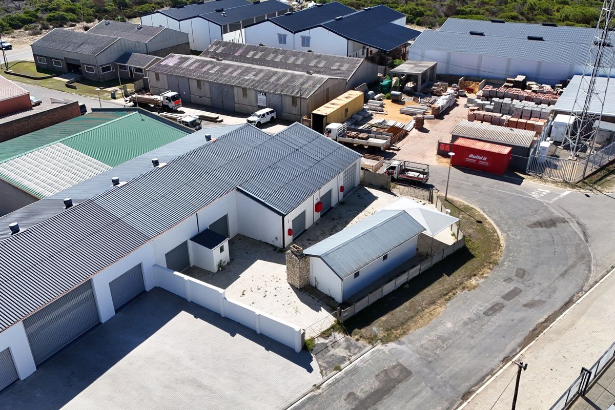 Recently updated industrial unit for Sale in Struisbaai - Photo 3