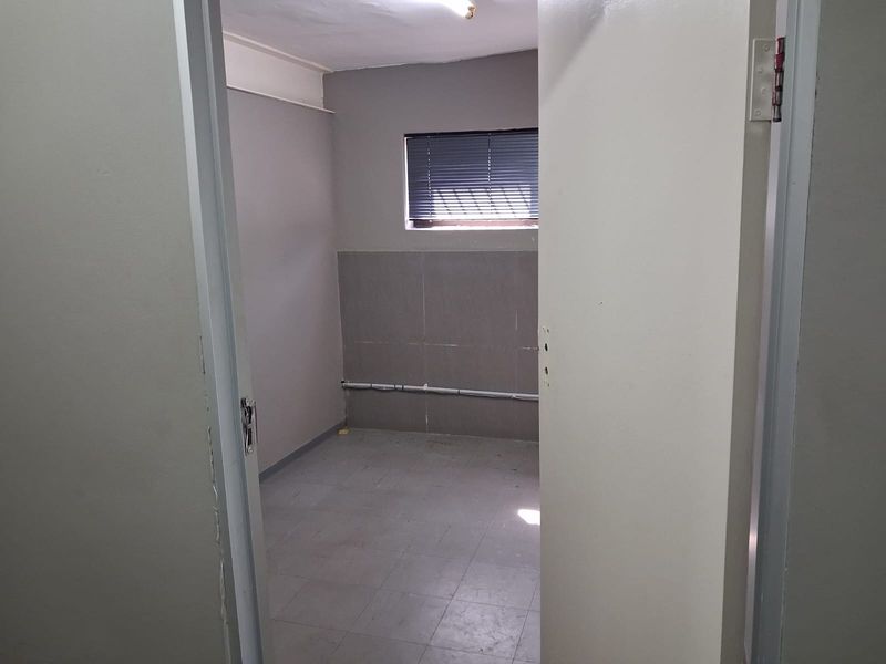Ground floor Exclusive Centrally located, Prime Office space  to let in Quigney - Photo 9