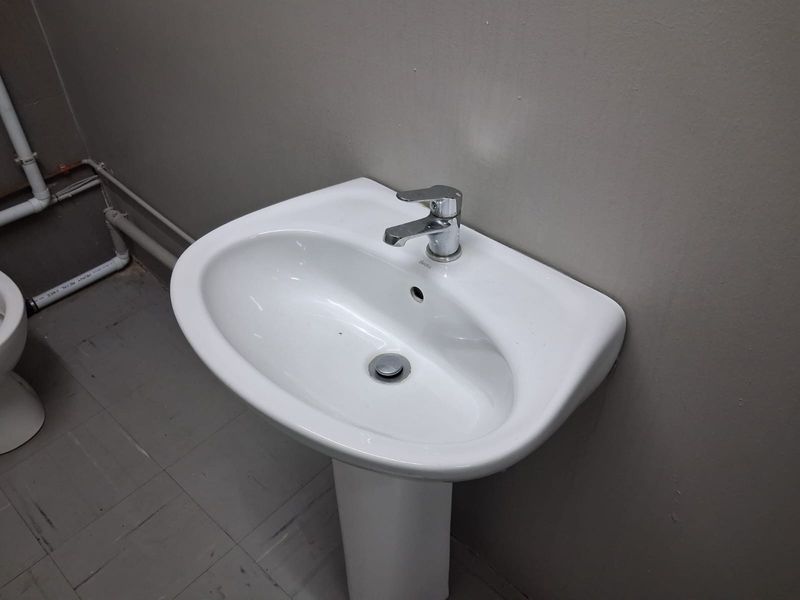 Ground floor Exclusive Centrally located, Prime Office space  to let in Quigney - Photo 8