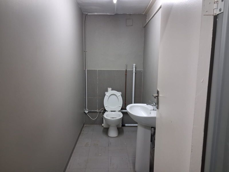 Ground floor Exclusive Centrally located, Prime Office space  to let in Quigney - Photo 7