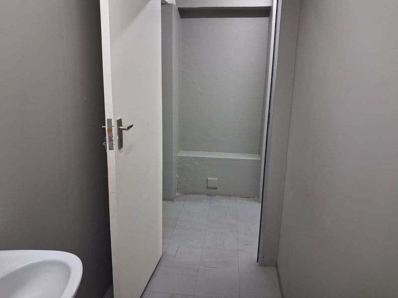 Ground floor Exclusive Centrally located, Prime Office space  to let in Quigney - Photo 6