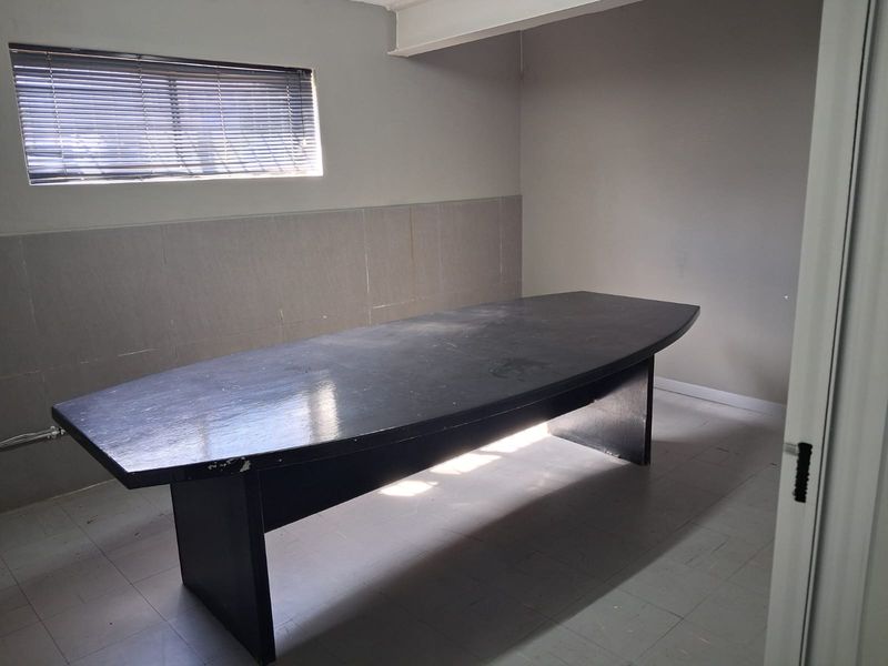 Ground floor Exclusive Centrally located, Prime Office space  to let in Quigney - Photo 5